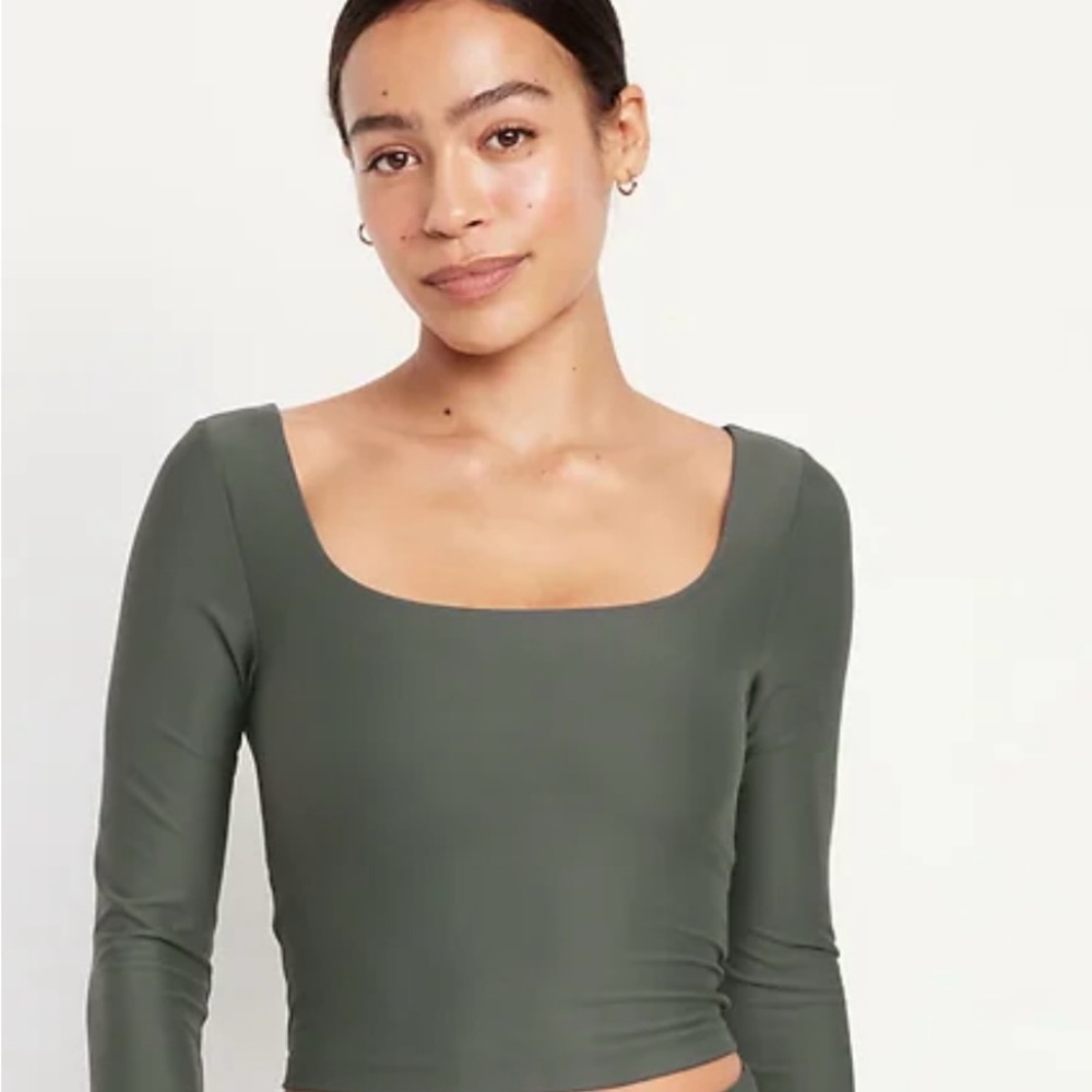 Old Navy active, olive green go-dry, Long Sleeve Crop Top with shelf bra size L
